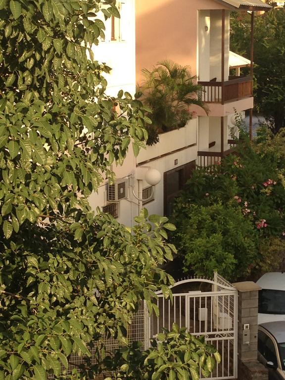 Au Meuble Des Roches Διαμέρισμα Saint-Gilles-les Bains Εξωτερικό φωτογραφία